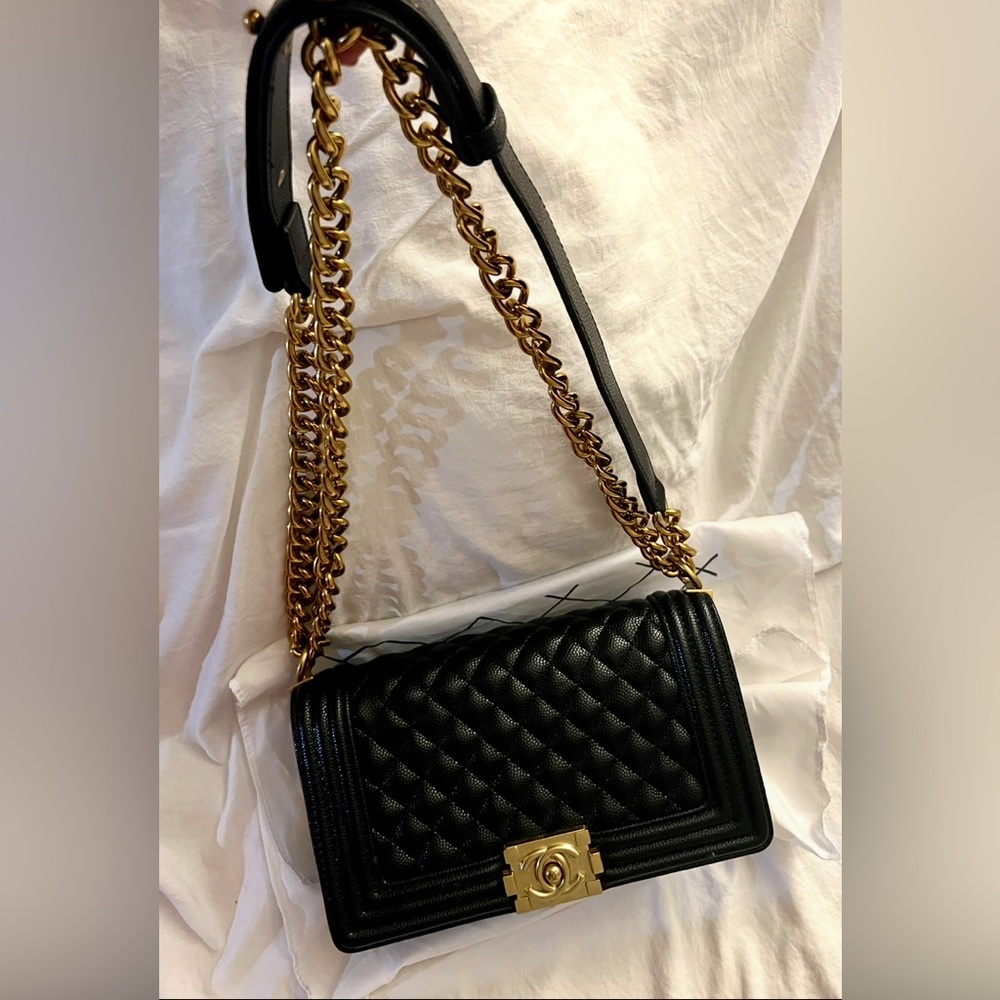 👑✅PRICE FIRM✅ Gorgeous Black and Gold Quilted Shoulder Crossbody Bag. Brand New! - Picture 9 of 17